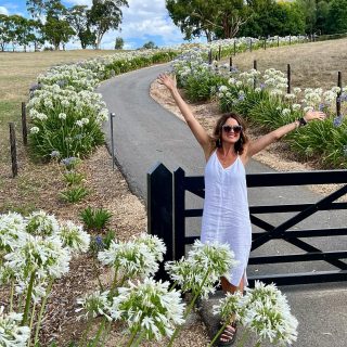 SA - you blew me away ❤️ Good food, good wine, beautiful scenery and the company pretty exceptional too 😉
.
.
.
#emmablyth #art #gallery #southaustralia #australia #adelaidehills #adelaide #ichoosesa #seeaustralia #holiday #iloveaustralia #myadelaide #adelaidefoodie #adelaidecity
